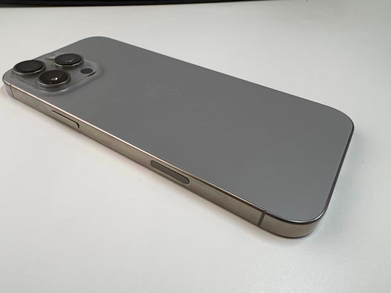 極美品 iphone16 pro MAX 512gb SIMフリー バッテリー93% - メルカリ