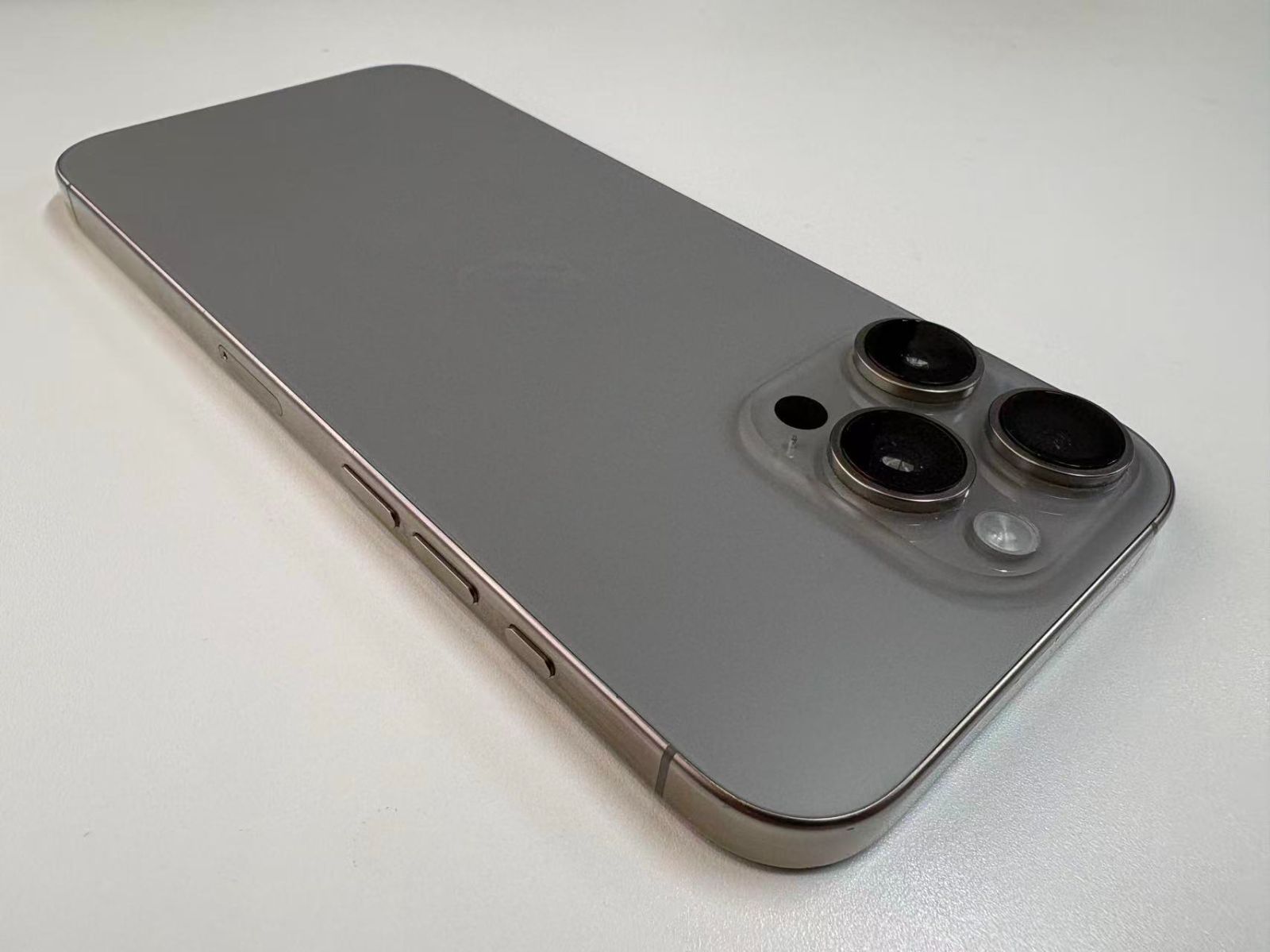 極美品 iphone16 pro MAX 512gb SIMフリー バッテリー93% - メルカリ