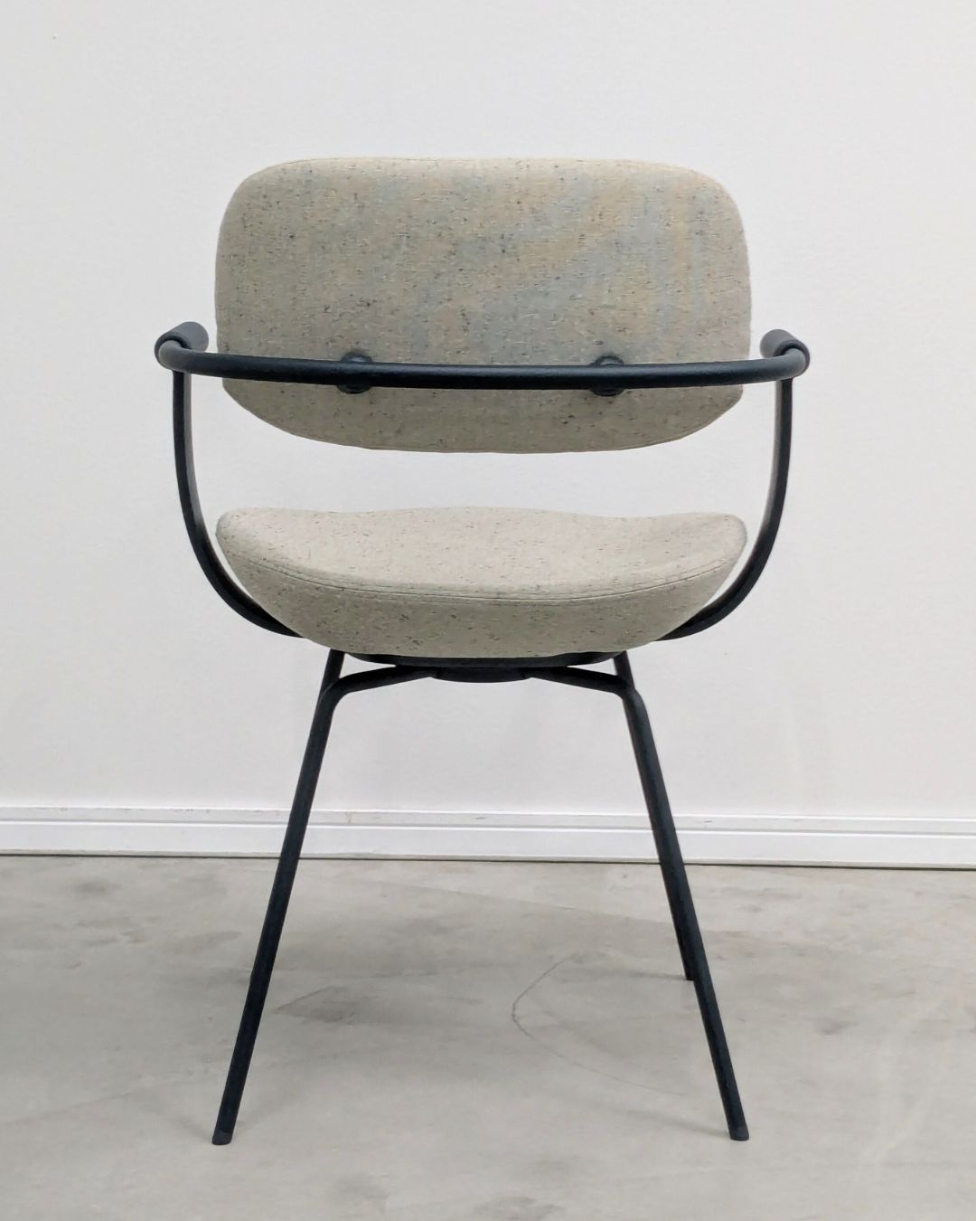 エクリュベージュ