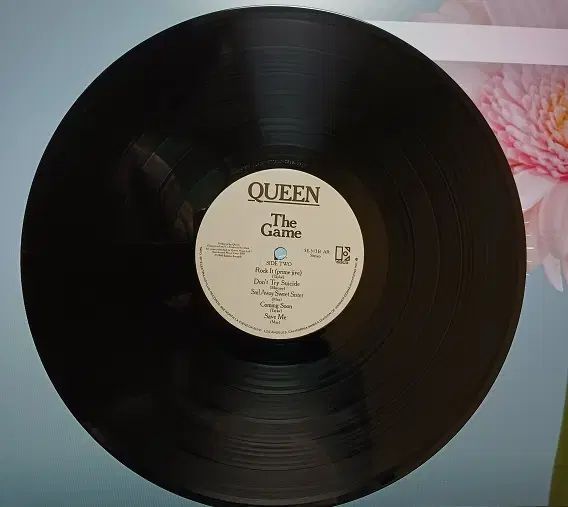 Queen _ The Game - メルカリ