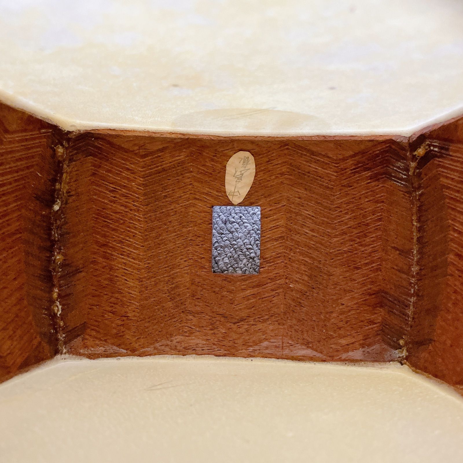 三味線 細棹 金細 一本溝 紫檀 子持ち綾杉彫 犬皮 綾杉胴 和楽器