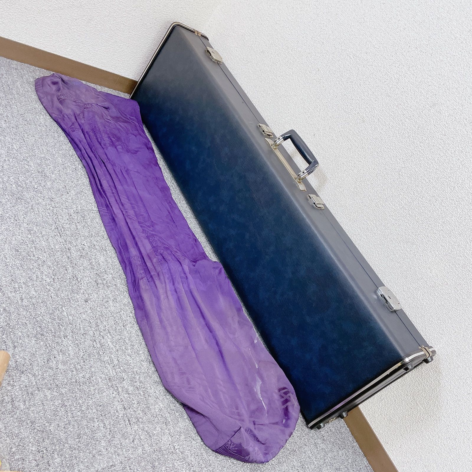 三味線 細棹 金細 一本溝 紫檀 子持ち綾杉彫 犬皮 綾杉胴 和楽器