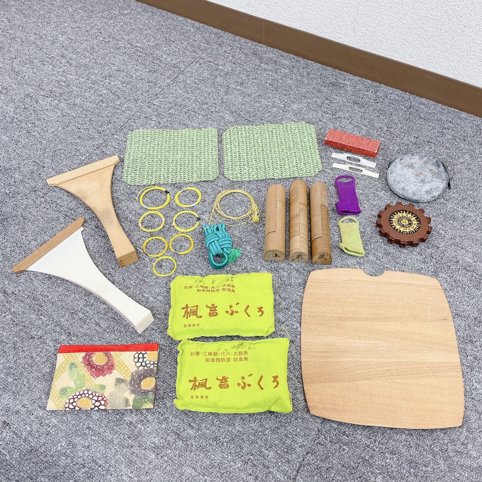 三味線 細棹 金細 一本溝 紫檀 子持ち綾杉彫 犬皮 綾杉胴 和楽器