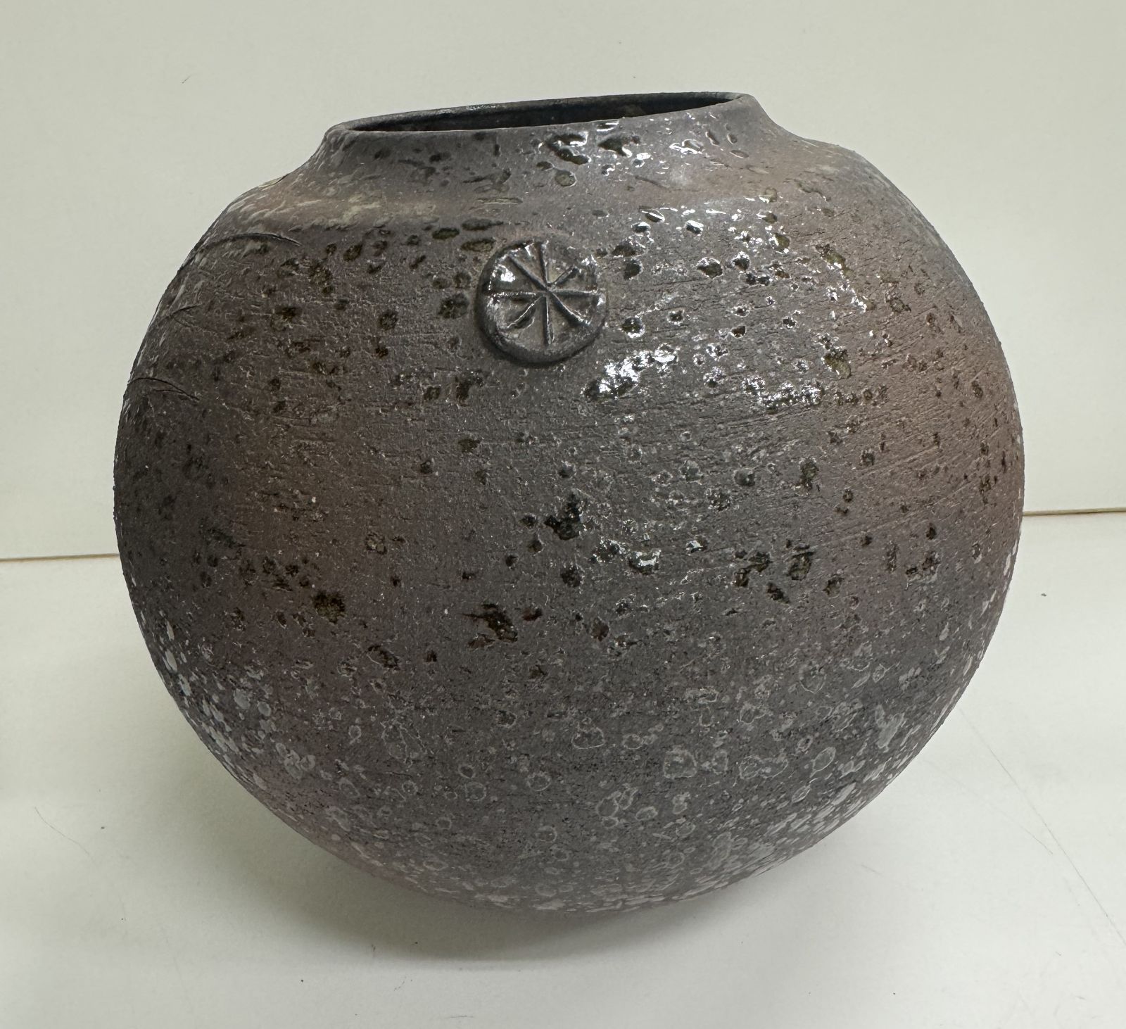 陶器製の灰色の丸い壺　台無し 信楽焼】陶器 壺 - メルカリ