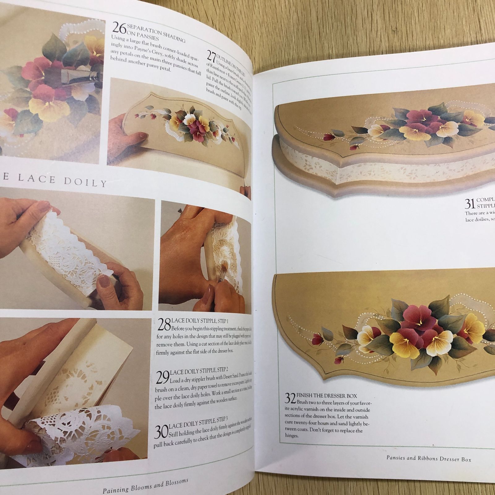 トールペイント・洋書】Painting Blooms & Blossoms/Furniture Fix Ups