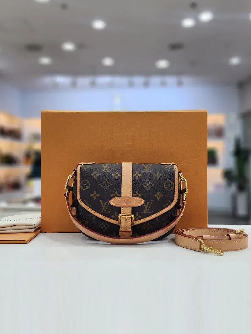 ルイヴィトン モノグラム ソミュール BB クロスバック 付き M 46740