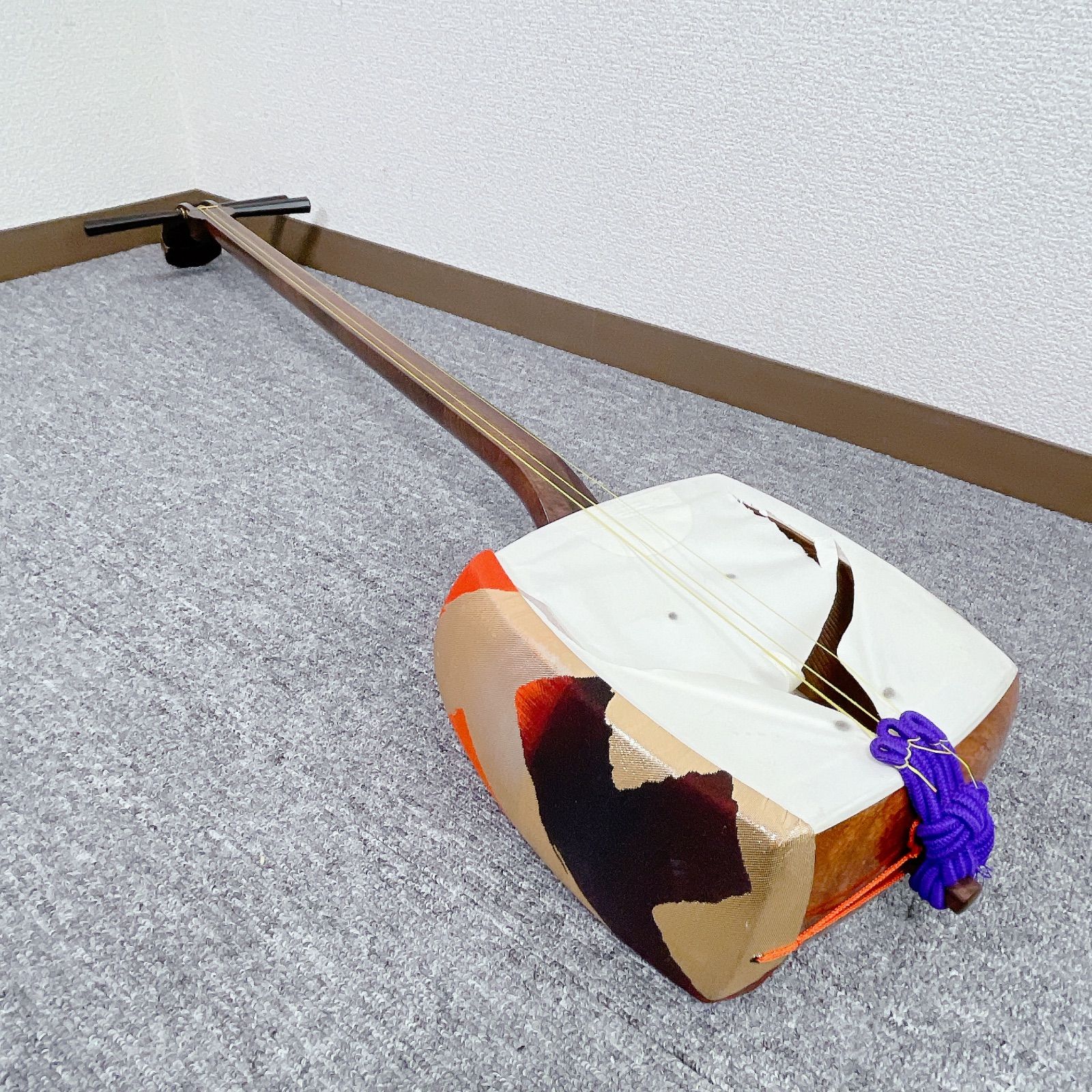 三味線 細棹 金細 二本溝 トチ入り紅木 綾杉彫り胴 和楽器 - メルカリ