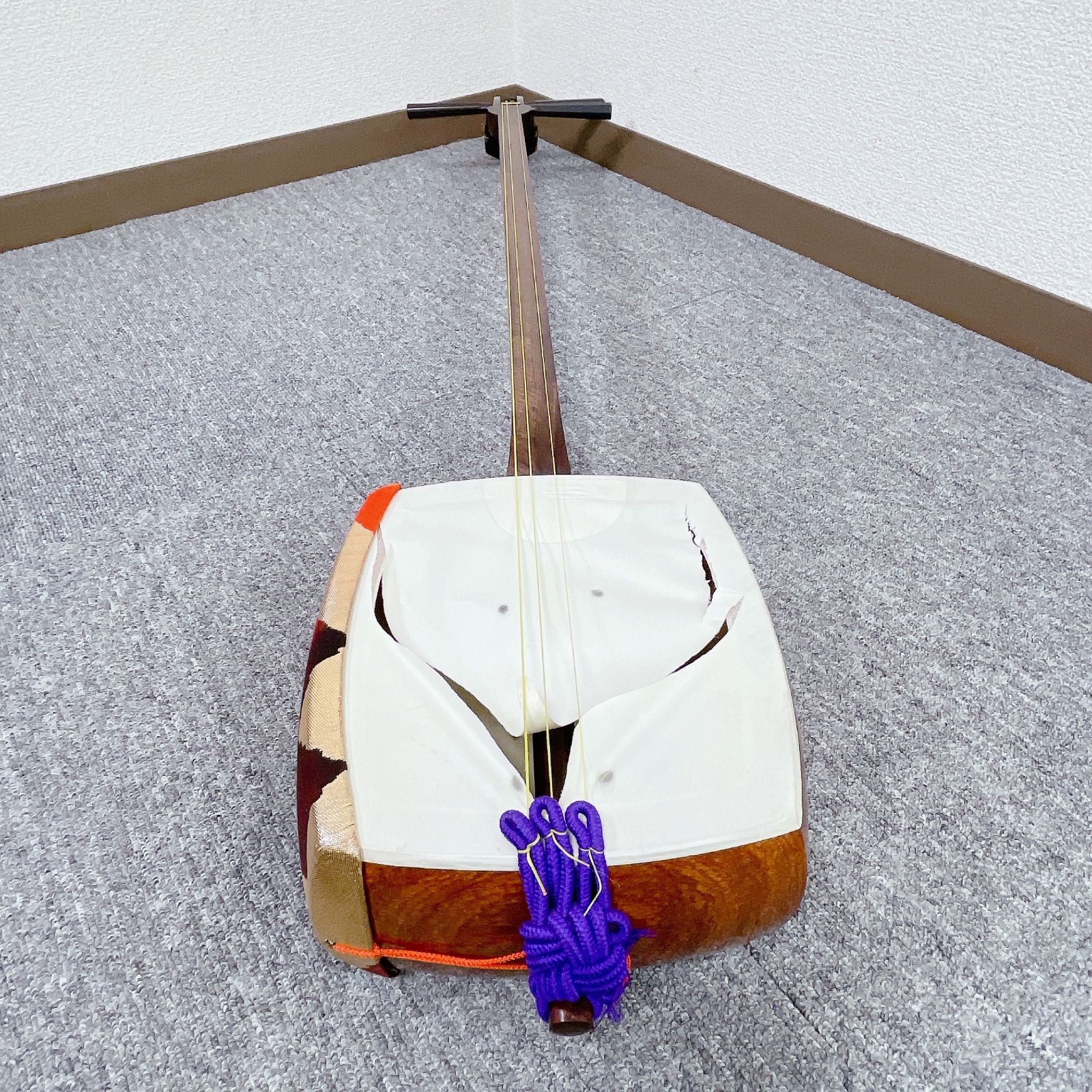 三味線 細棹 金細 二本溝 トチ入り紅木 綾杉彫り胴 和楽器 - メルカリ