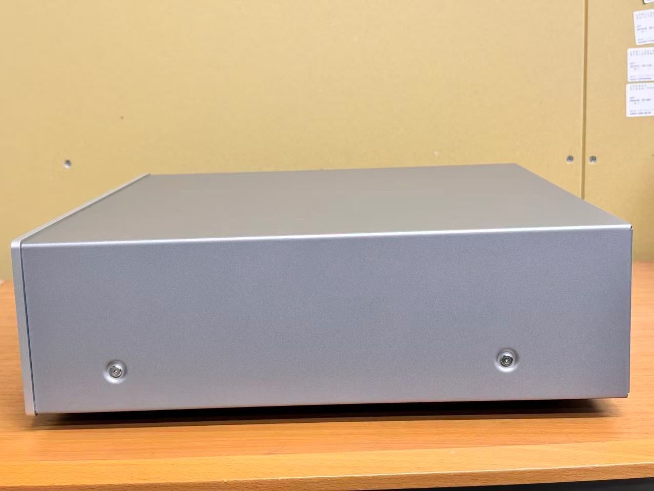 LUXMAN D