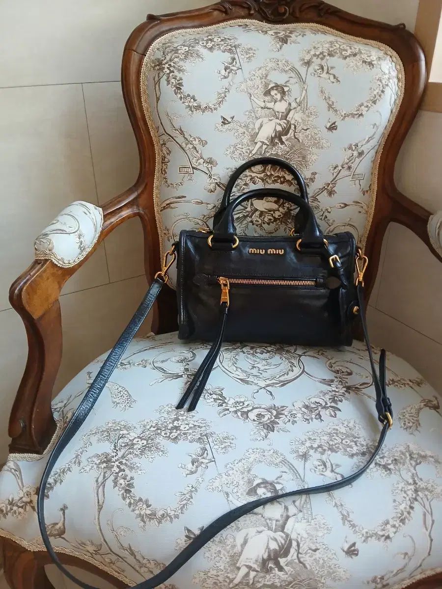 MIU ミュウミュウ ミニークロスバッグ