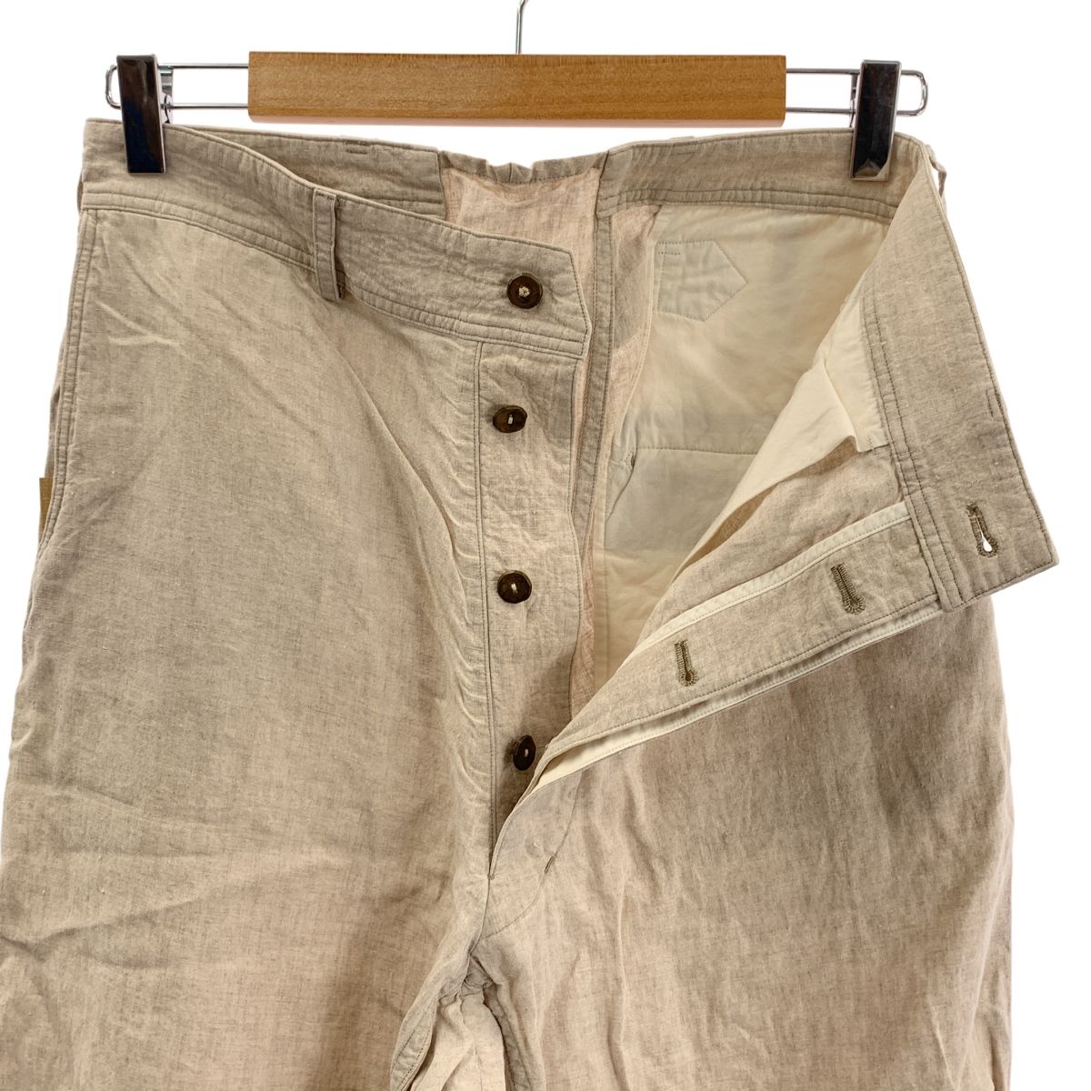 ブラスボタン ニュークラシックパンツ