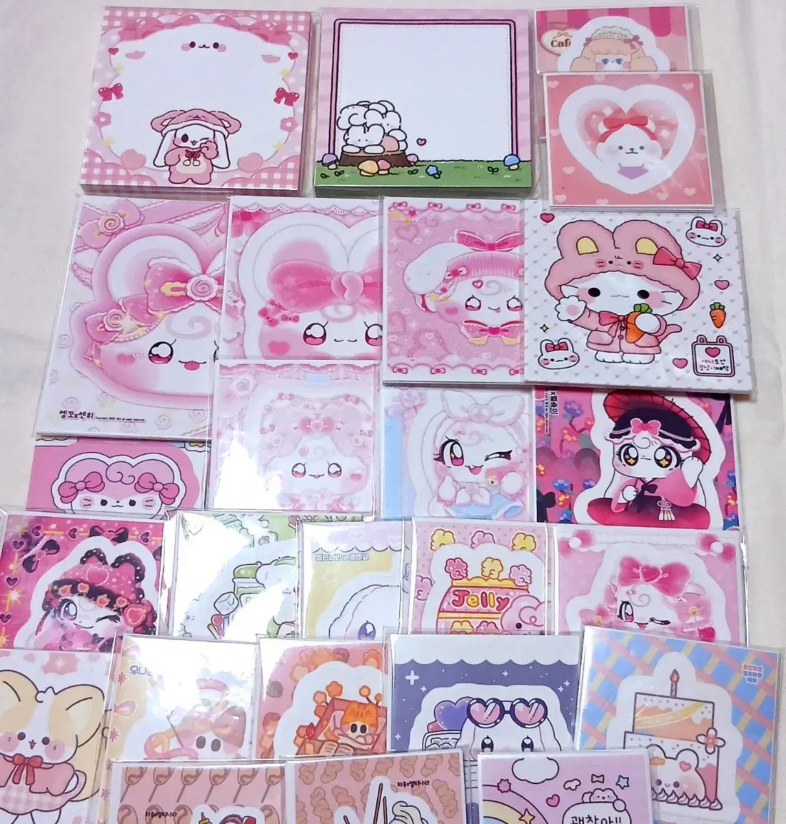 極美品［正規品］FENDI フェンディ　iPhone 15 レザーケース ピンク 極美品［正規品］FENDI フェンディ iPhone 15 レザーケース ピンク