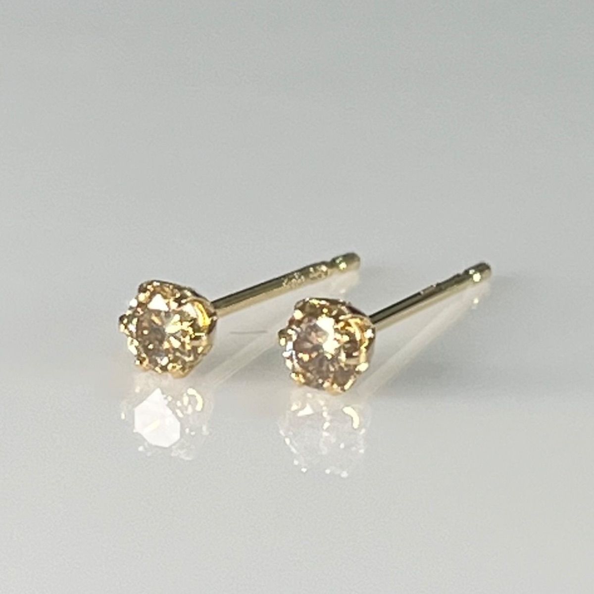 K18 天然ダイヤモンド ピアス 計0.1ct ブラウン系 鑑別カード付