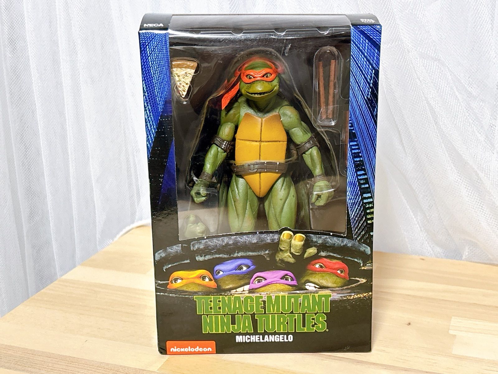 NECA Teenage Mutant Ninja Turtles Movie (1990) MICHELANGELO 1/4 