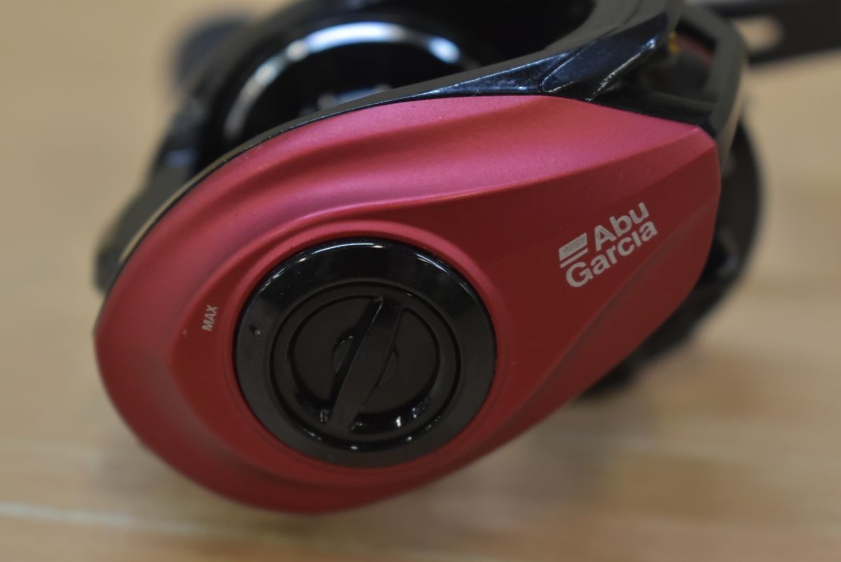 左 ベイトリール