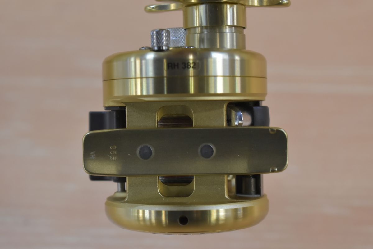 シマノ カルカッタ 50XT 右 未使用品 ベイトリール SHIMANO CALCUTTA シマノ カルカッタ 50XT 右 未使用品 ベイトリール SHIMANO CALCUTTA