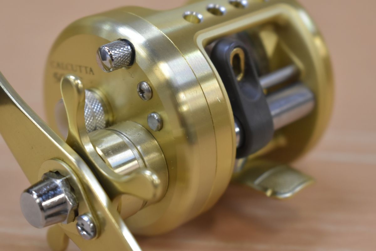 シマノ カルカッタ 50XT 右 未使用品 ベイトリール SHIMANO CALCUTTA