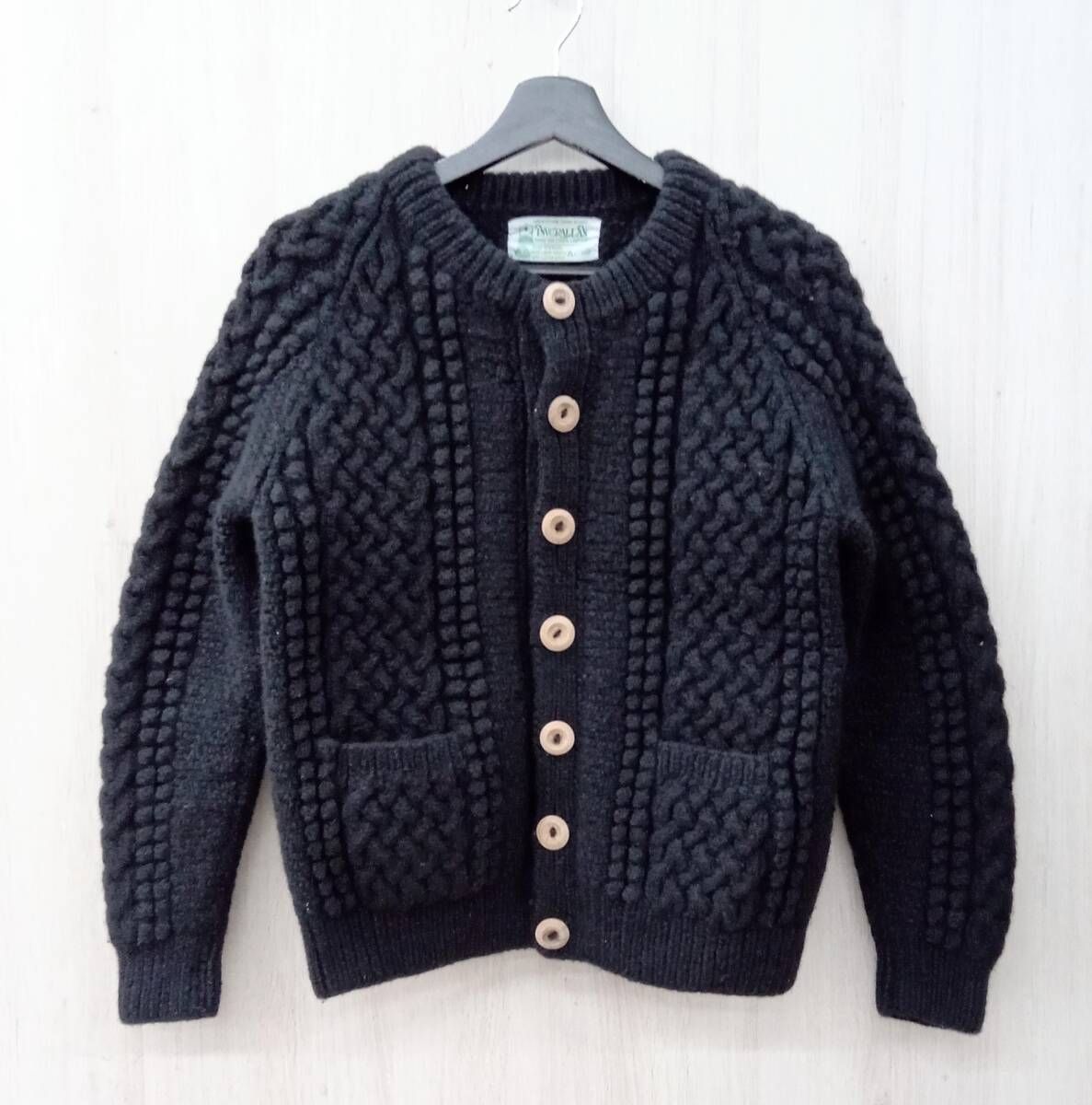 インバーアラン　ケーブル編み カーディガン　ブラック INVERALLAN/インバーアラン/カーディガン/アランニットカーディガン