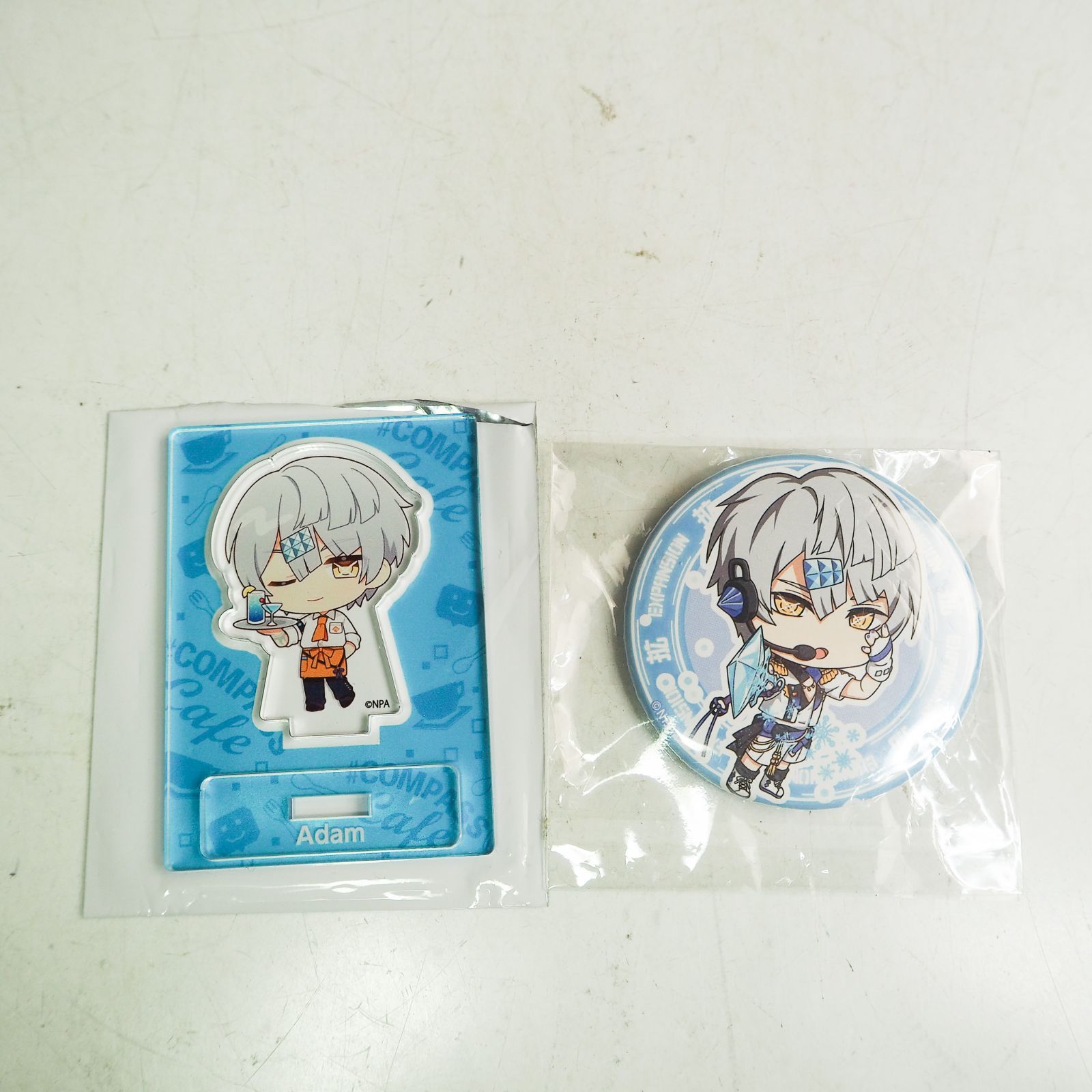 CO5235 未使用品 アダム 缶バッジ コンパスカフェ ミニアクリル