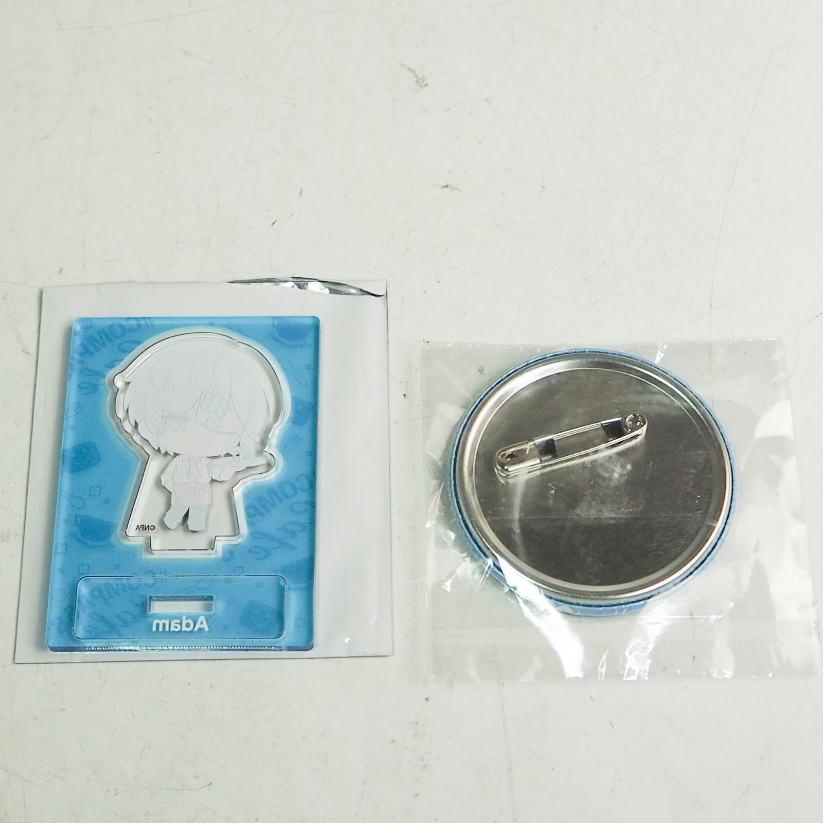 CO5235 未使用品 アダム 缶バッジ コンパスカフェ ミニアクリル