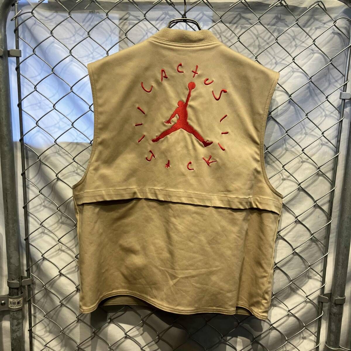 Air Jordan × Travis Cactus Jack Utility Vest 'Khaki Desert' ベスト