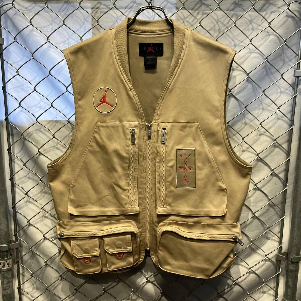 Air Jordan × Travis Cactus Jack Utility Vest 'Khaki Desert' ベスト