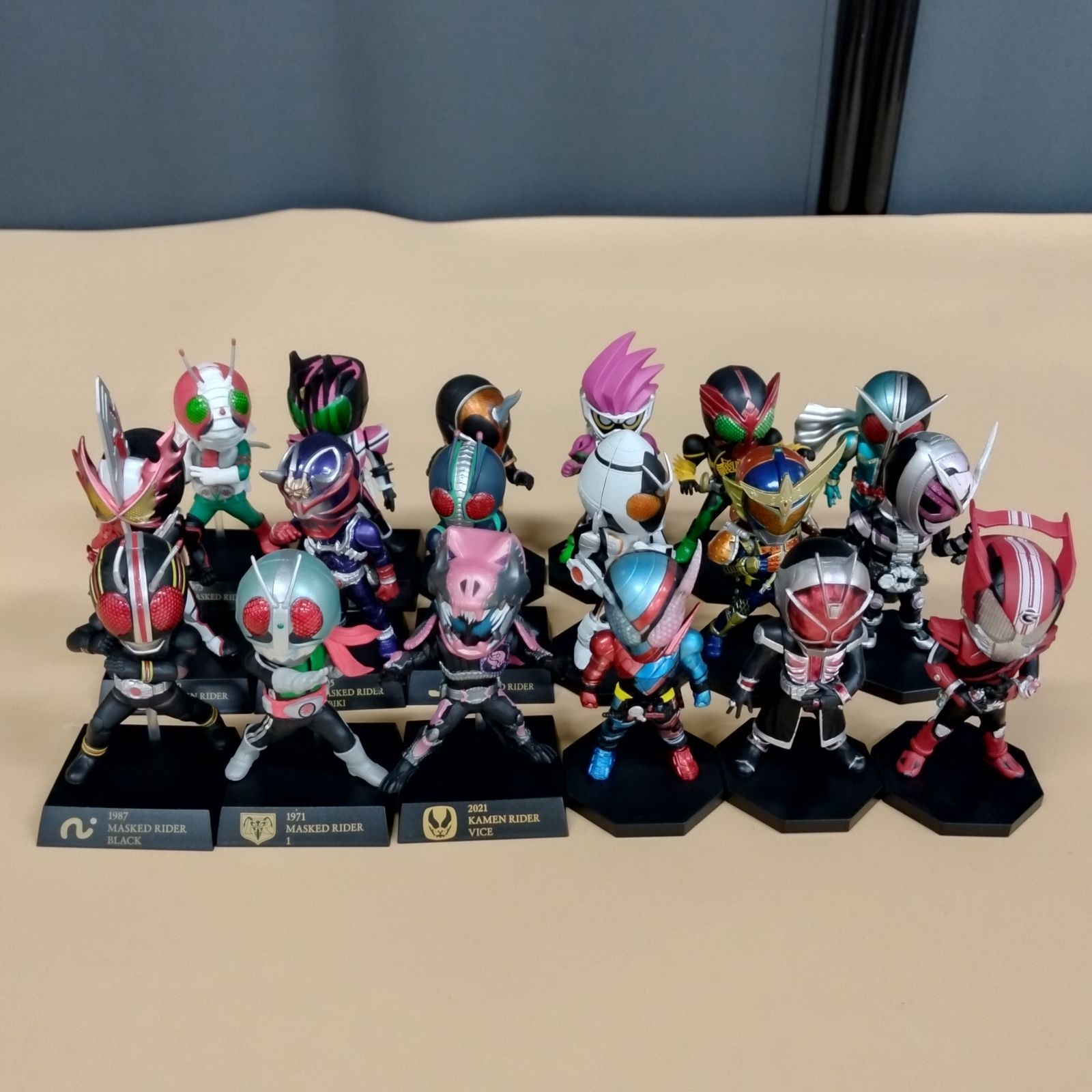 D28607】仮面ライダー フィギュア18体セット - メルカリ