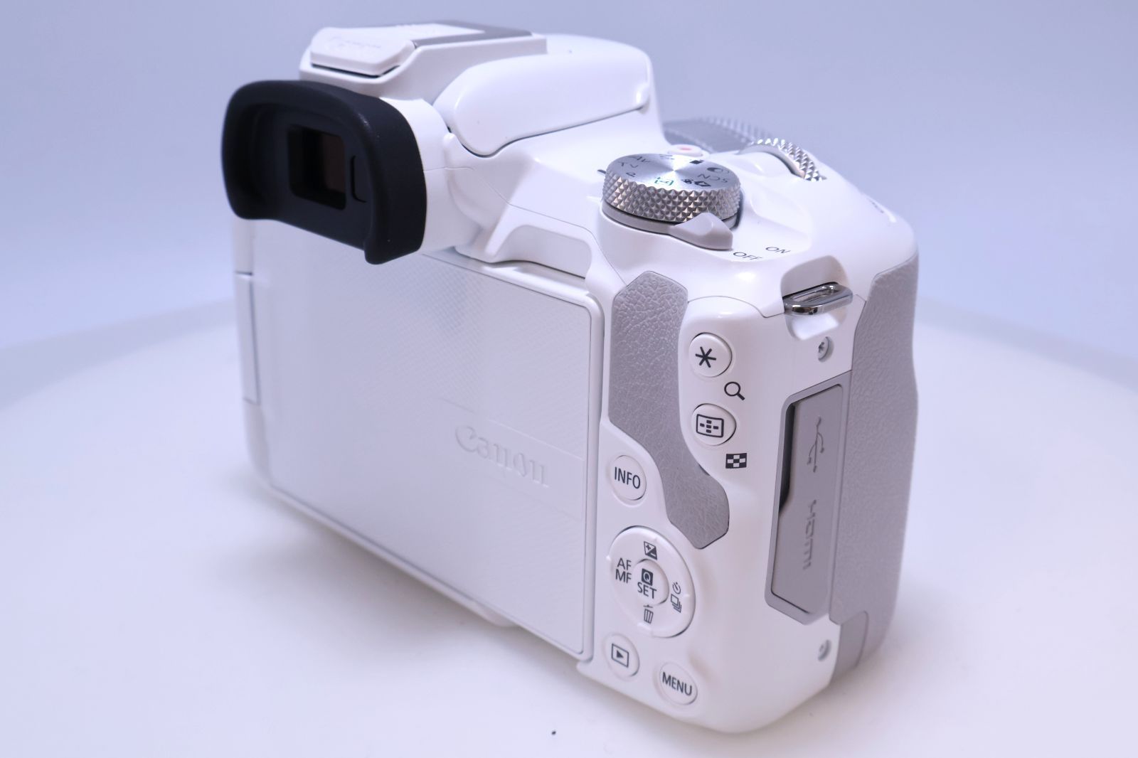 ほぼ新品】Canon EOS R50 標準ズームレンズキット(RF-S18-45) ホワイト