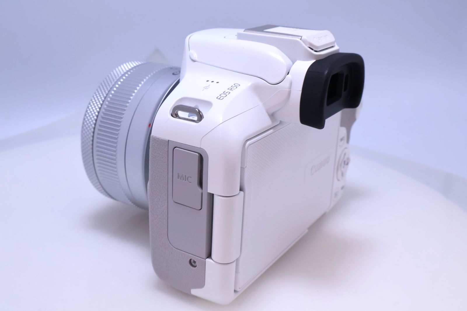 ほぼ新品】Canon EOS R50 標準ズームレンズキット(RF-S18-45) ホワイト