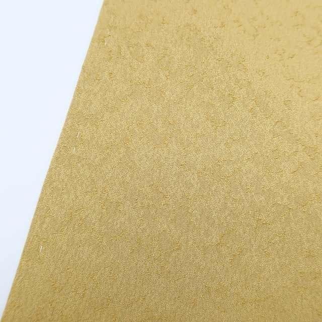 着物 イチョウ並木を歩く秋のひと時