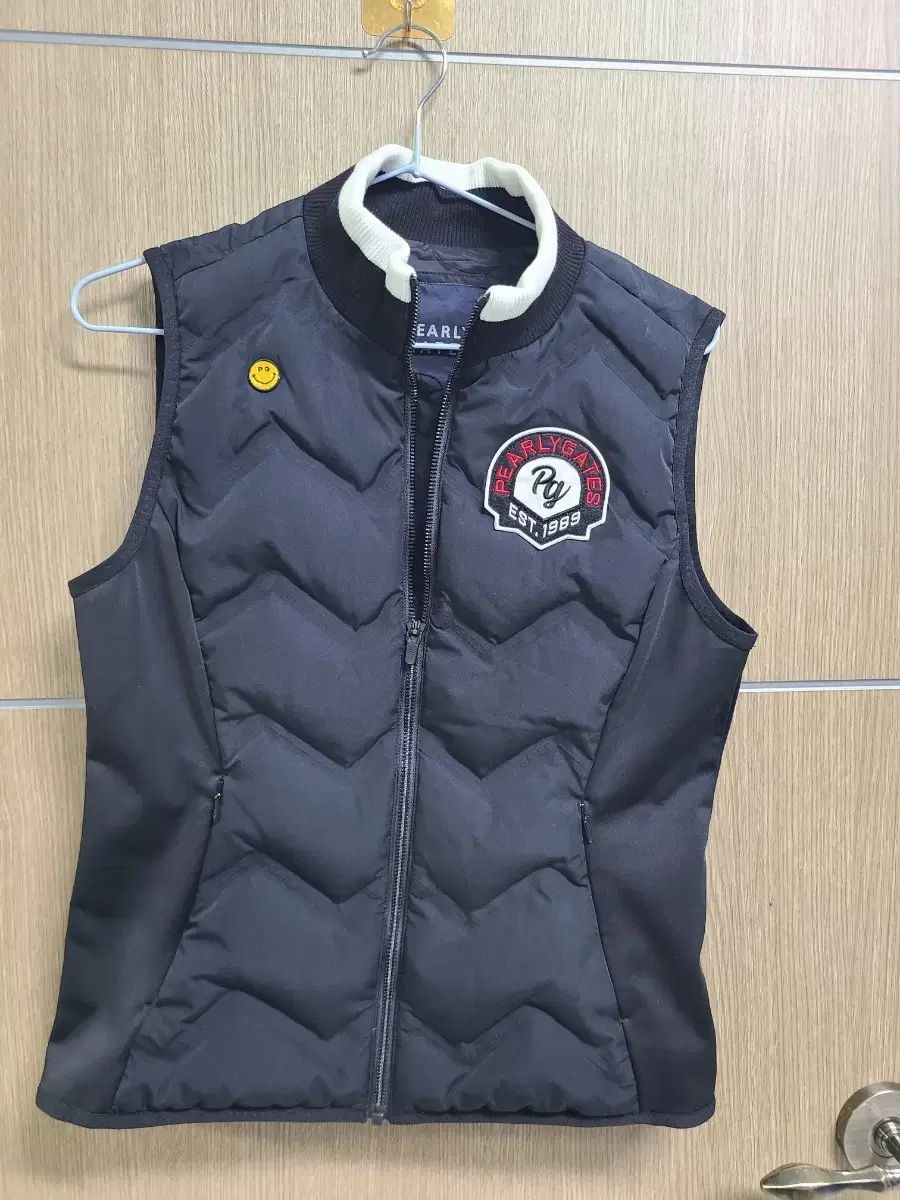 PEARLY GATES 黒 ダウン ベスト 1