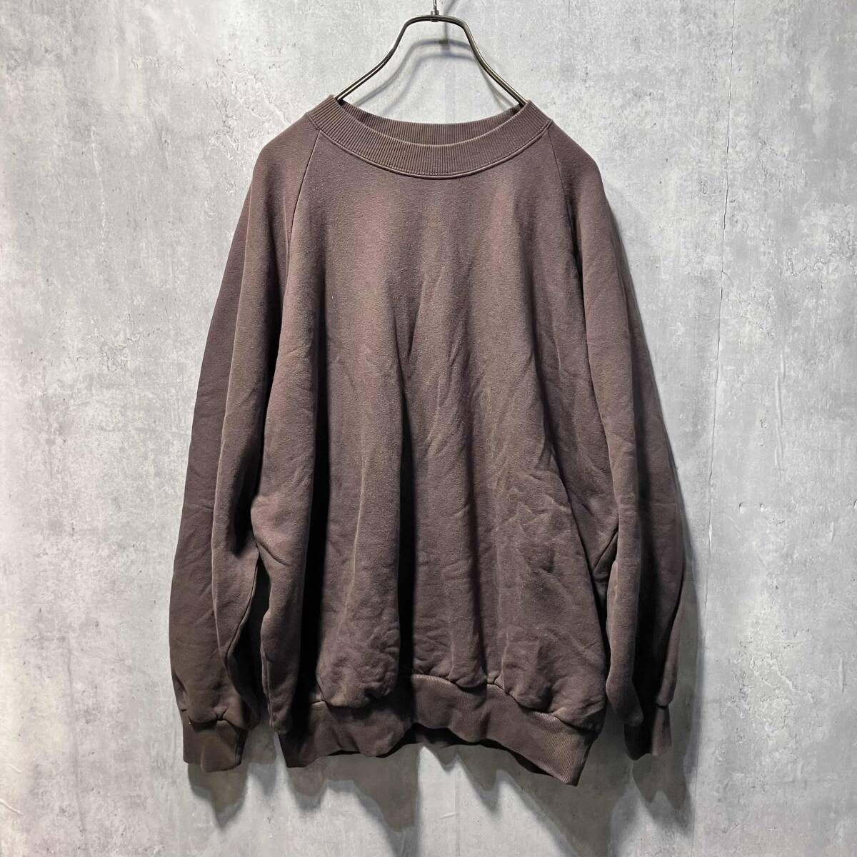 トップス everyone loves ADI crew neck sweatshirt everyone LOVES ADI CREW NECK SWEATSHIRT サイズL ブラウン