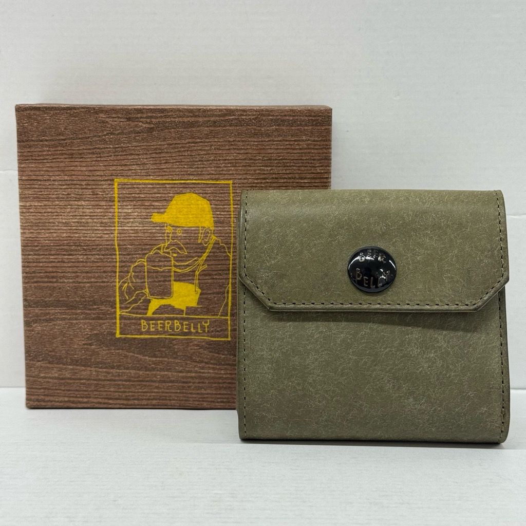 グリージョ プエブロ ビアベリー ハッチバック レザー コンパクト ショートウォレット 二つ折り 財布 オリーブ系 X 0635 001 266