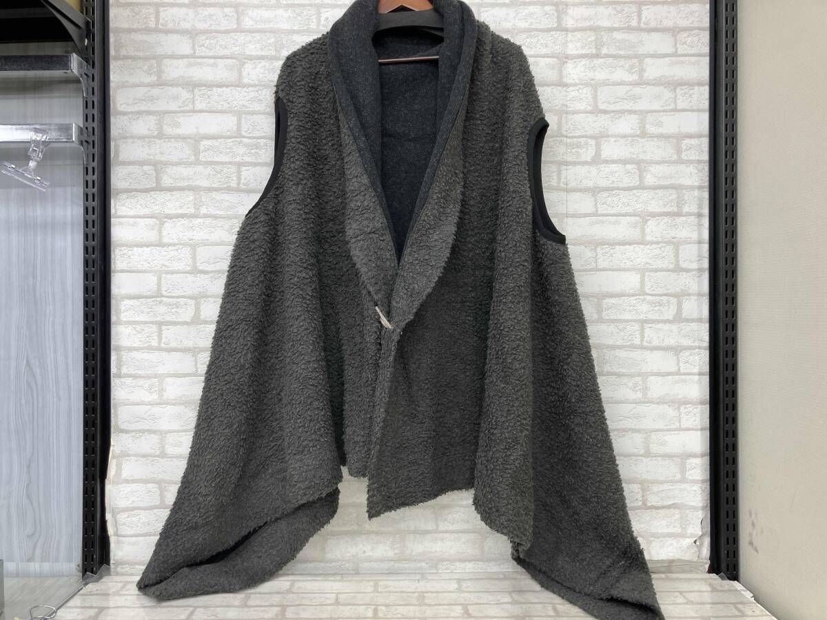 Edwina Horl EH 47 V 01 03 weste caring as a social model エドウィナホール ストールベスト グレー ポンチョ