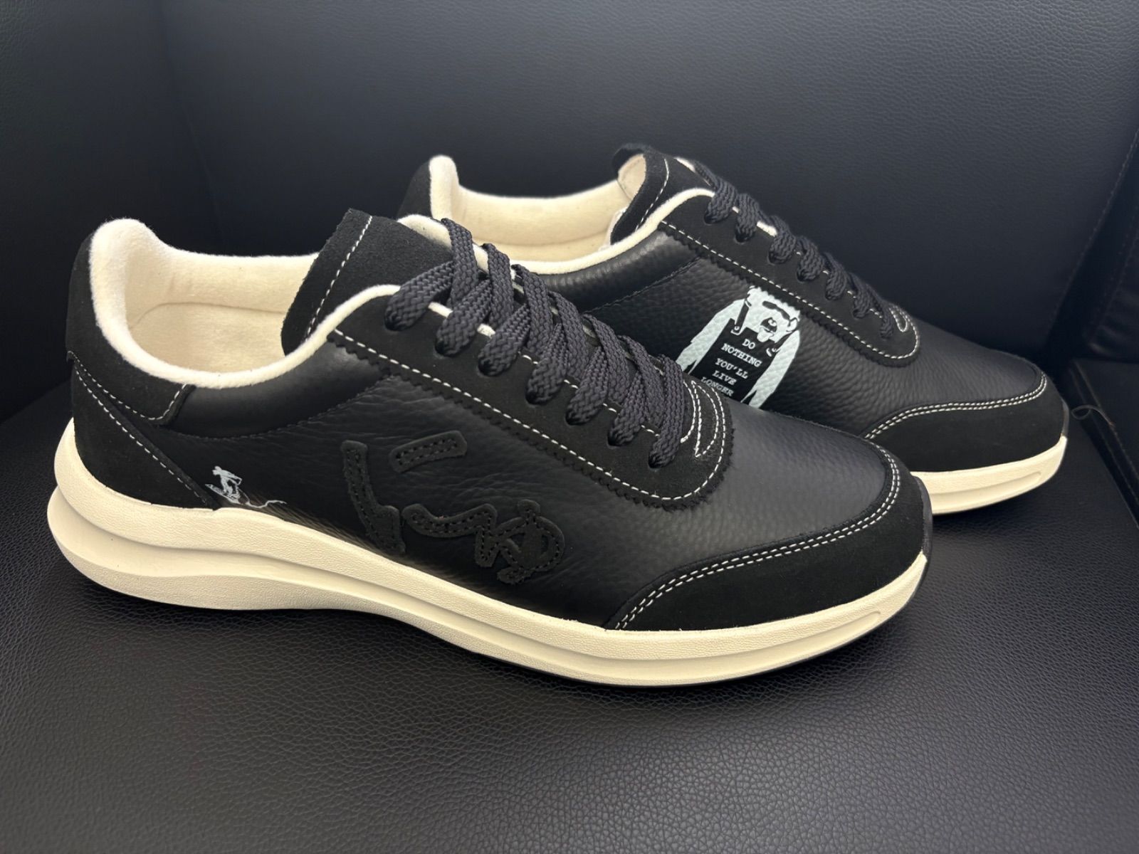 サンガッチョ にゅ バンクシー コラボ レザー スニーカー ブラック