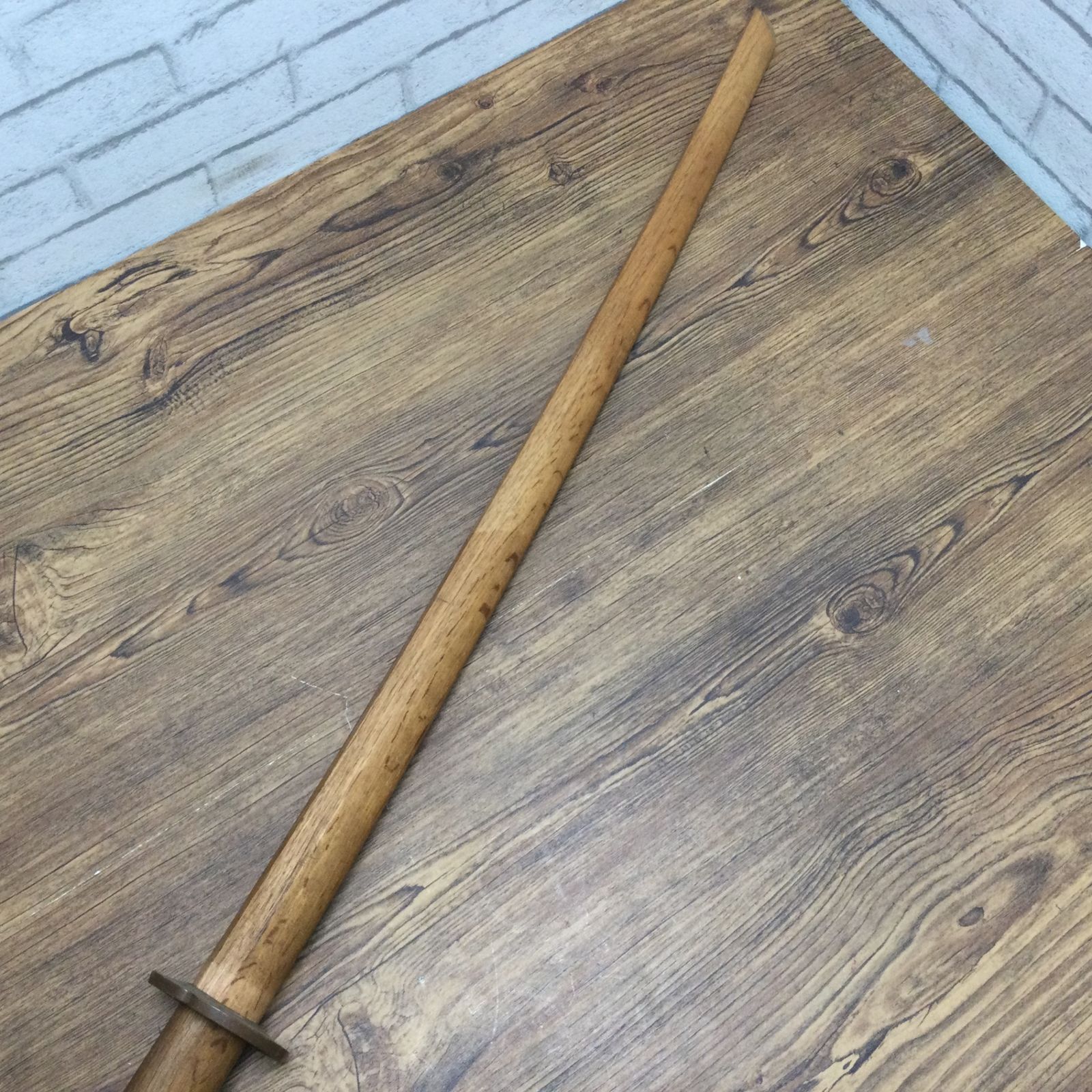 12031 【当時物】赤樫木刀 桜登印 約101cm 490g 純国産優良銘木 鍔付き