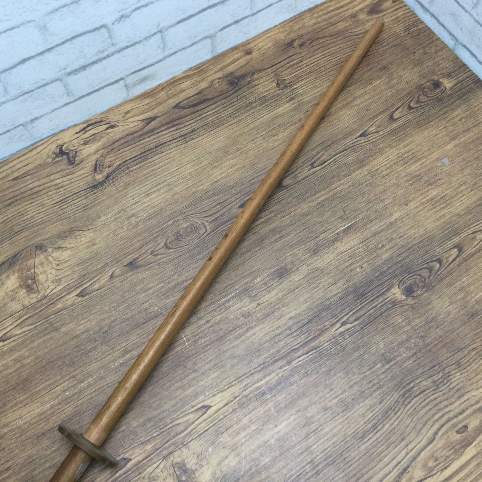 12031 【当時物】赤樫木刀 桜登印 約101cm 490g 純国産優良銘木 鍔付き