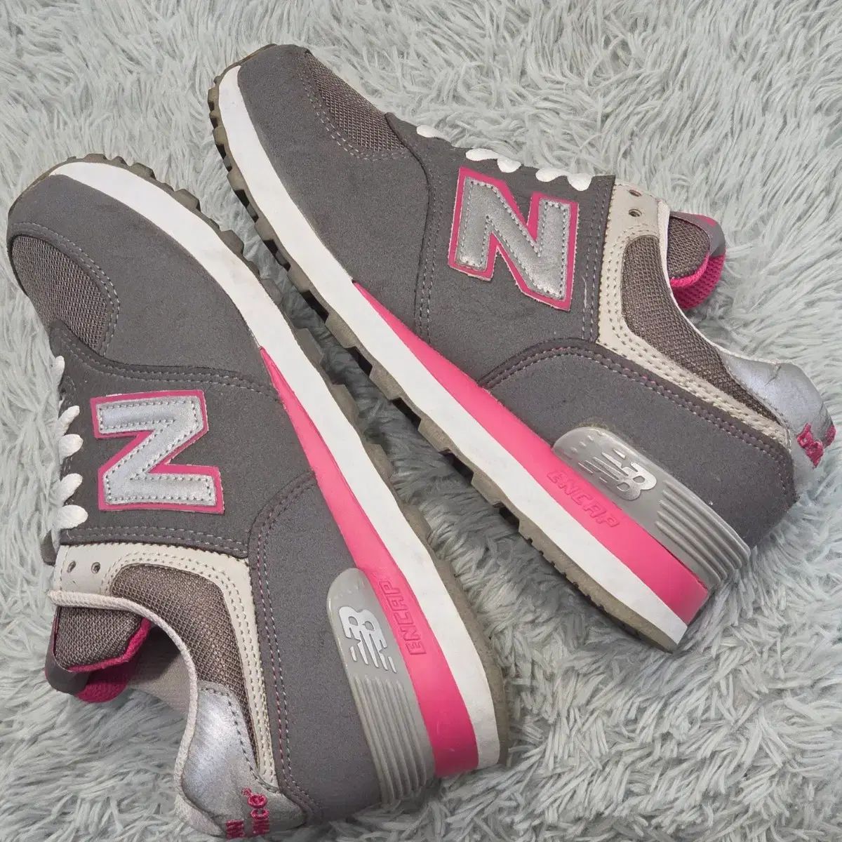ニューバランス 574 グレー ピンク (24cm) - メルカリ