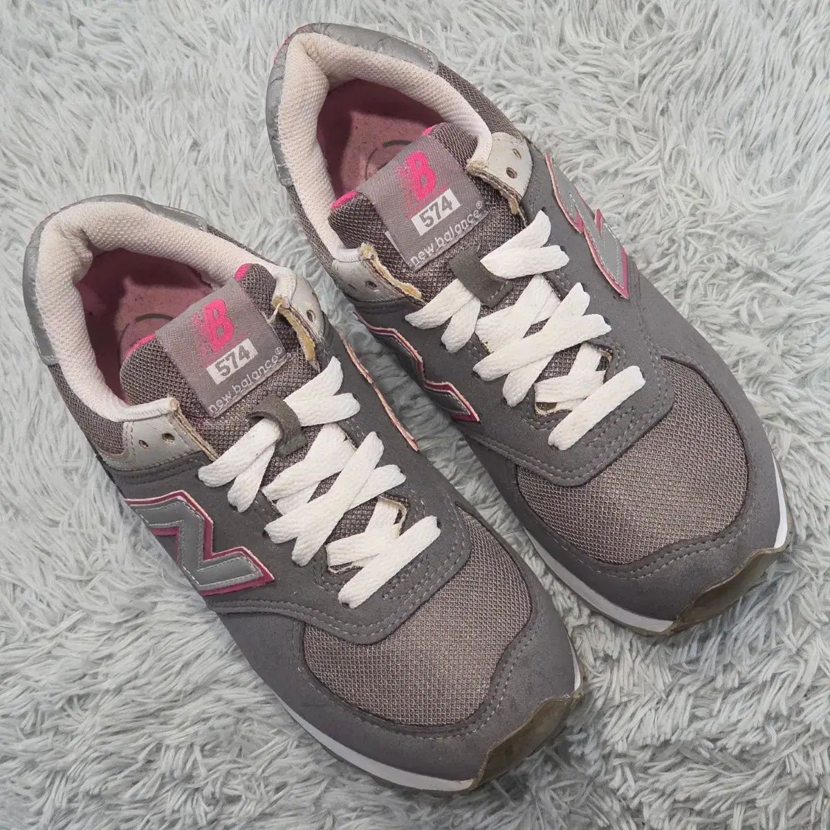 ニューバランス 574 グレー ピンク (24cm) - メルカリ