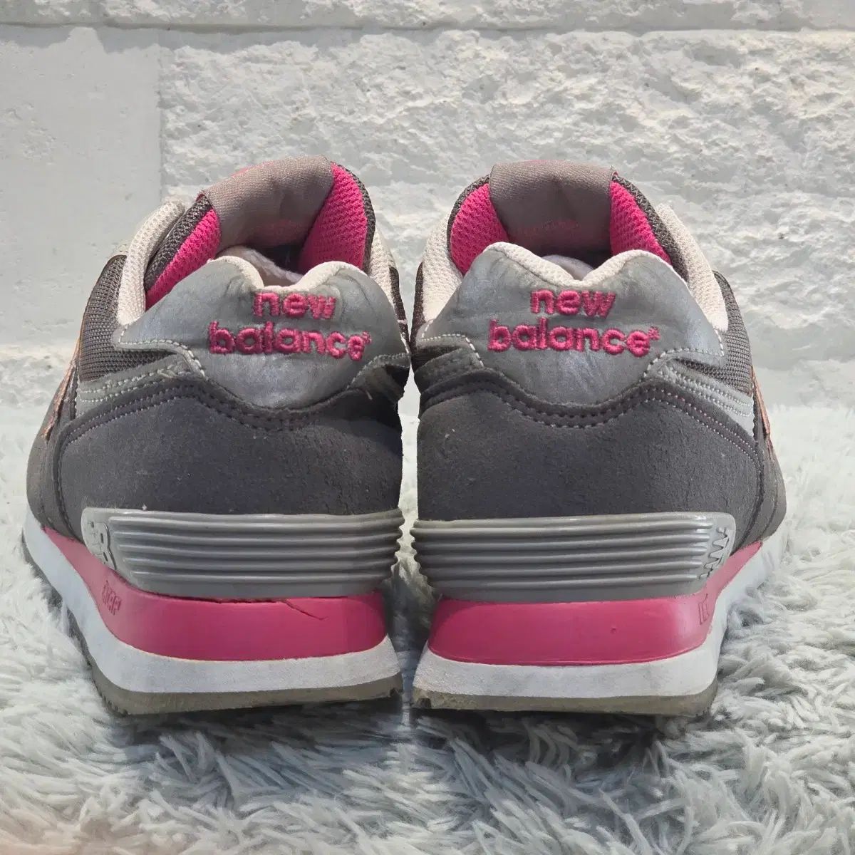 ニューバランス 574 グレー ピンク (24cm) - メルカリ