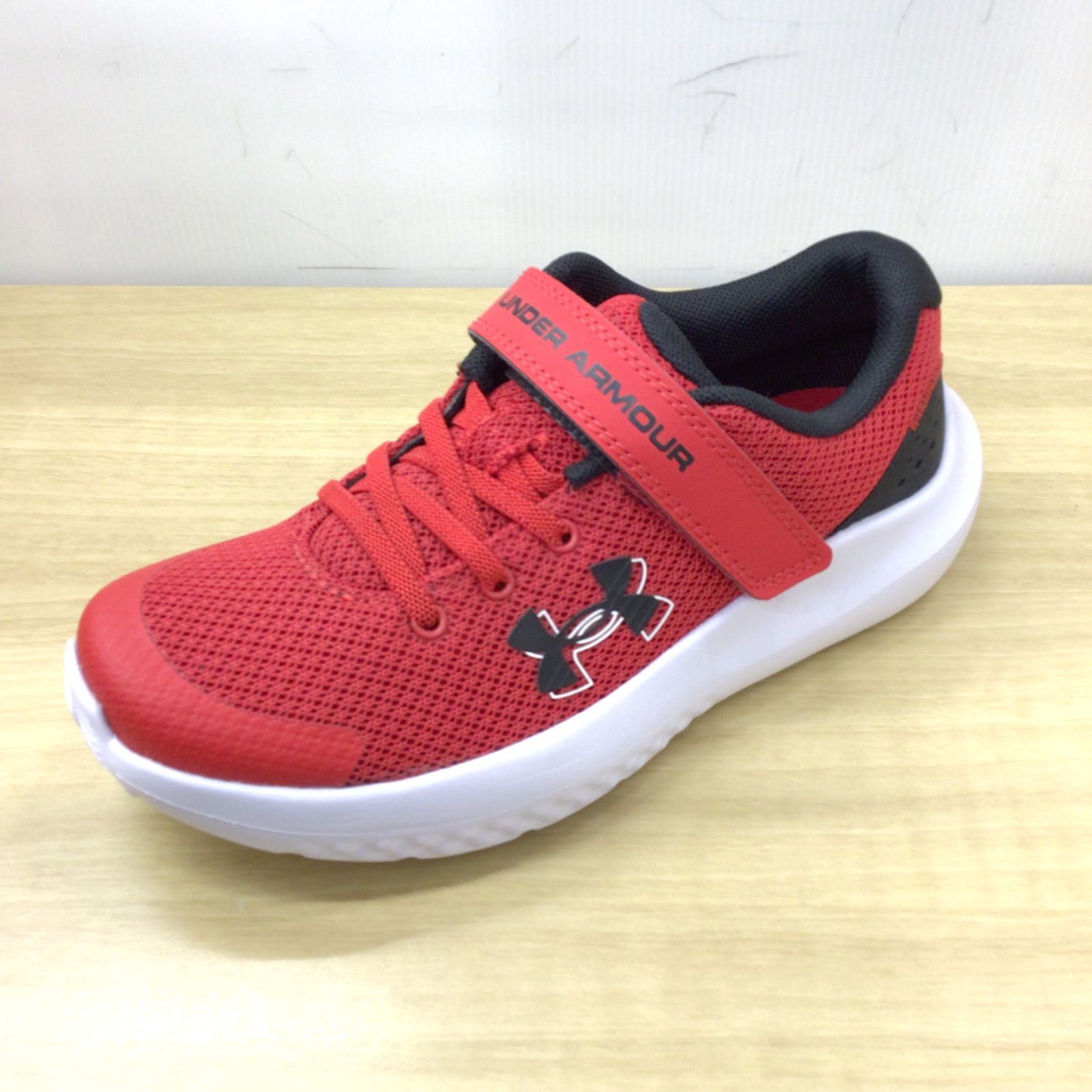 新品未使用 アンダーアーマー UNDER ARMOUR ボーイズ こども キッズ 