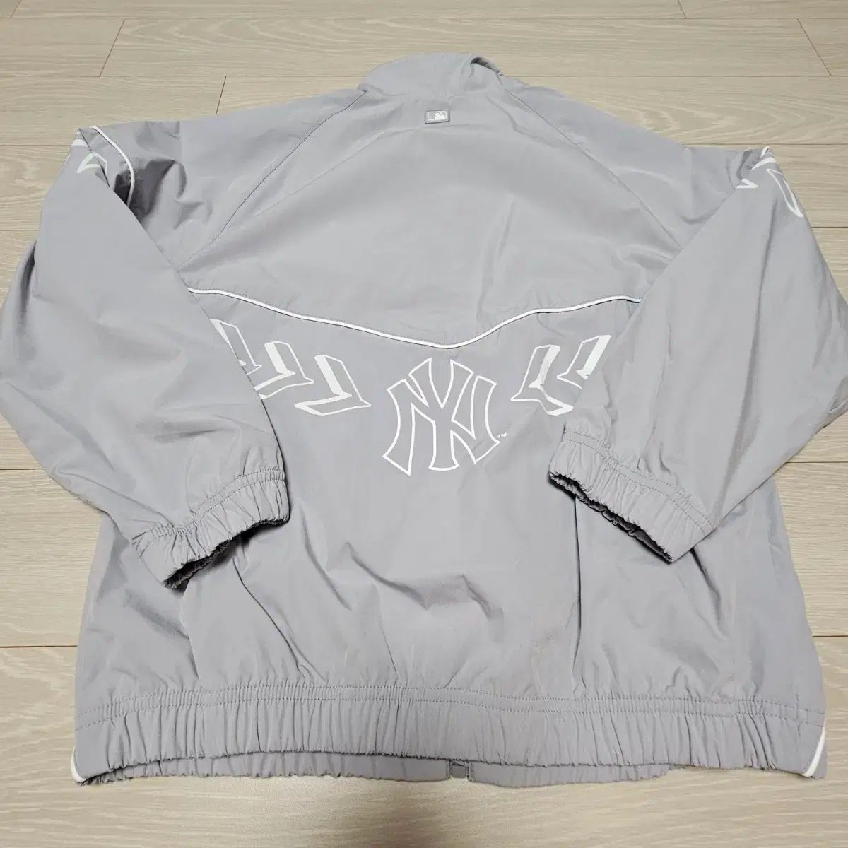 MLB NEW YORK YANKEES ウィンドブレーカー グレー 145 新品 - メルカリ