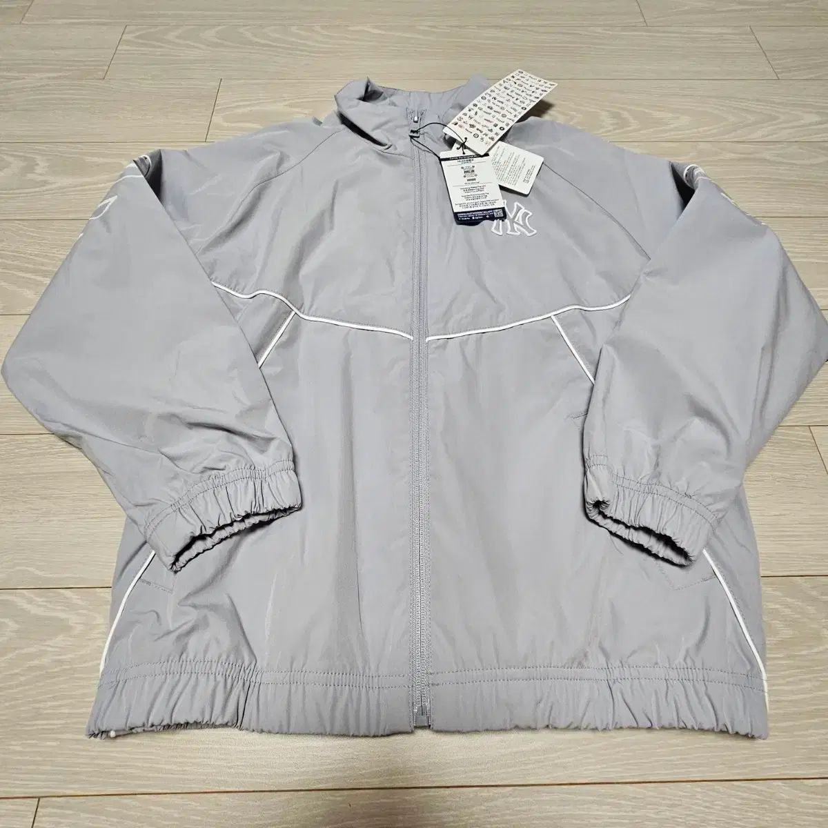 MLB NEW YORK YANKEES ウィンドブレーカー グレー 145 新品 - メルカリ
