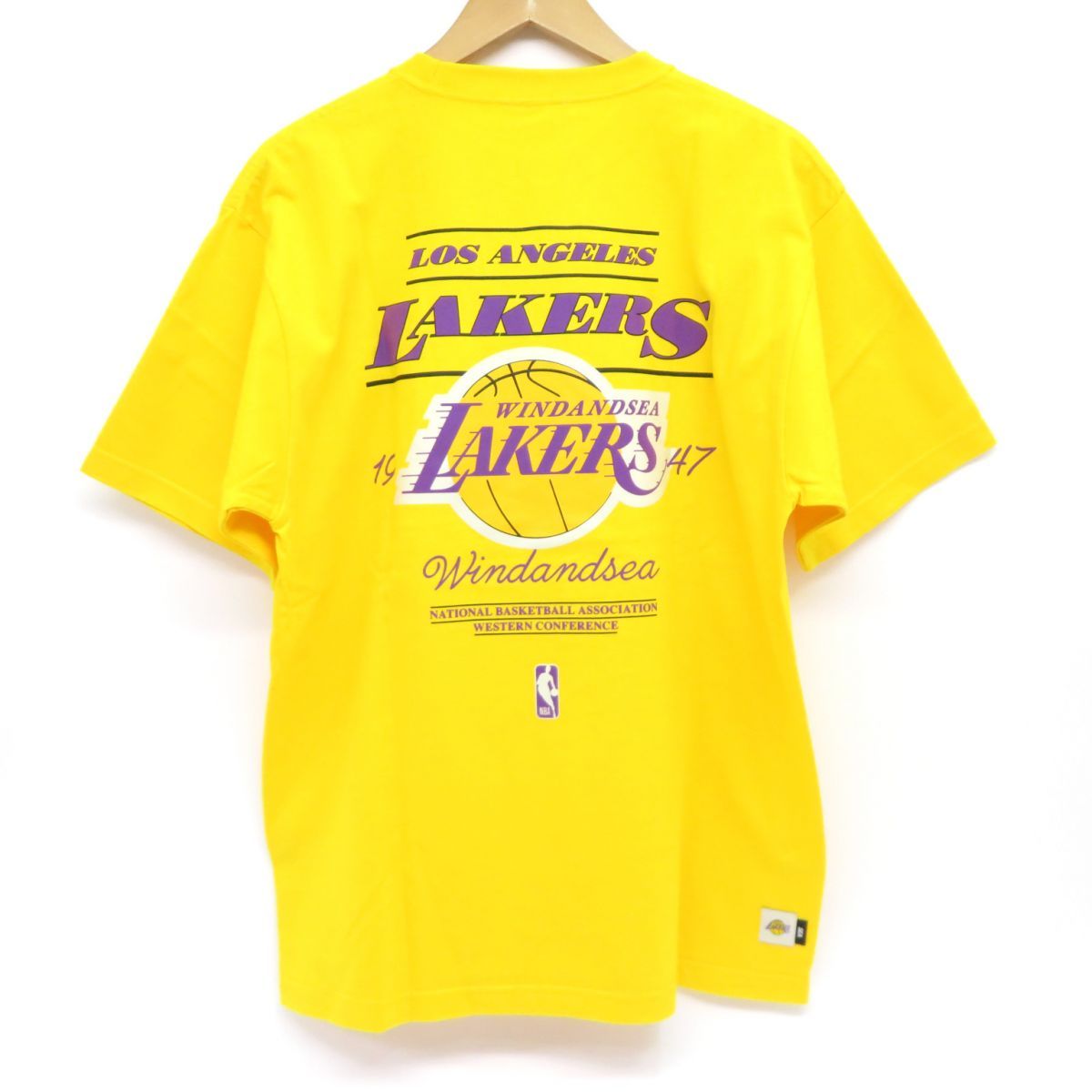 美品✨送料無料WIND AND SEA ウィンダンシー スタックストー イエロー 未使用】WIND AND SEA × NBA ウィンダンシー PLAYOFFS TEE 半袖