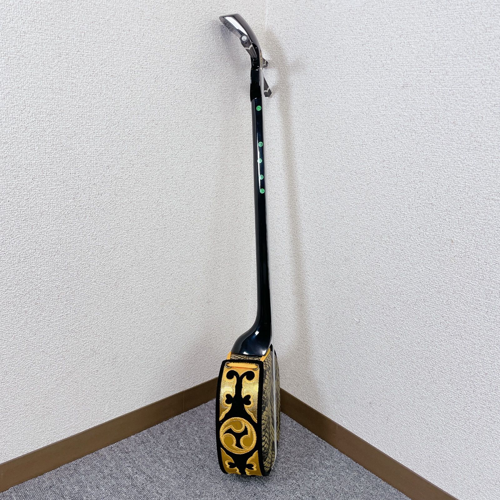 三線 沖縄三線 民謡楽器 沖縄民謡 人工皮 ヘビ皮 蛇 人工蛇皮 - メルカリ