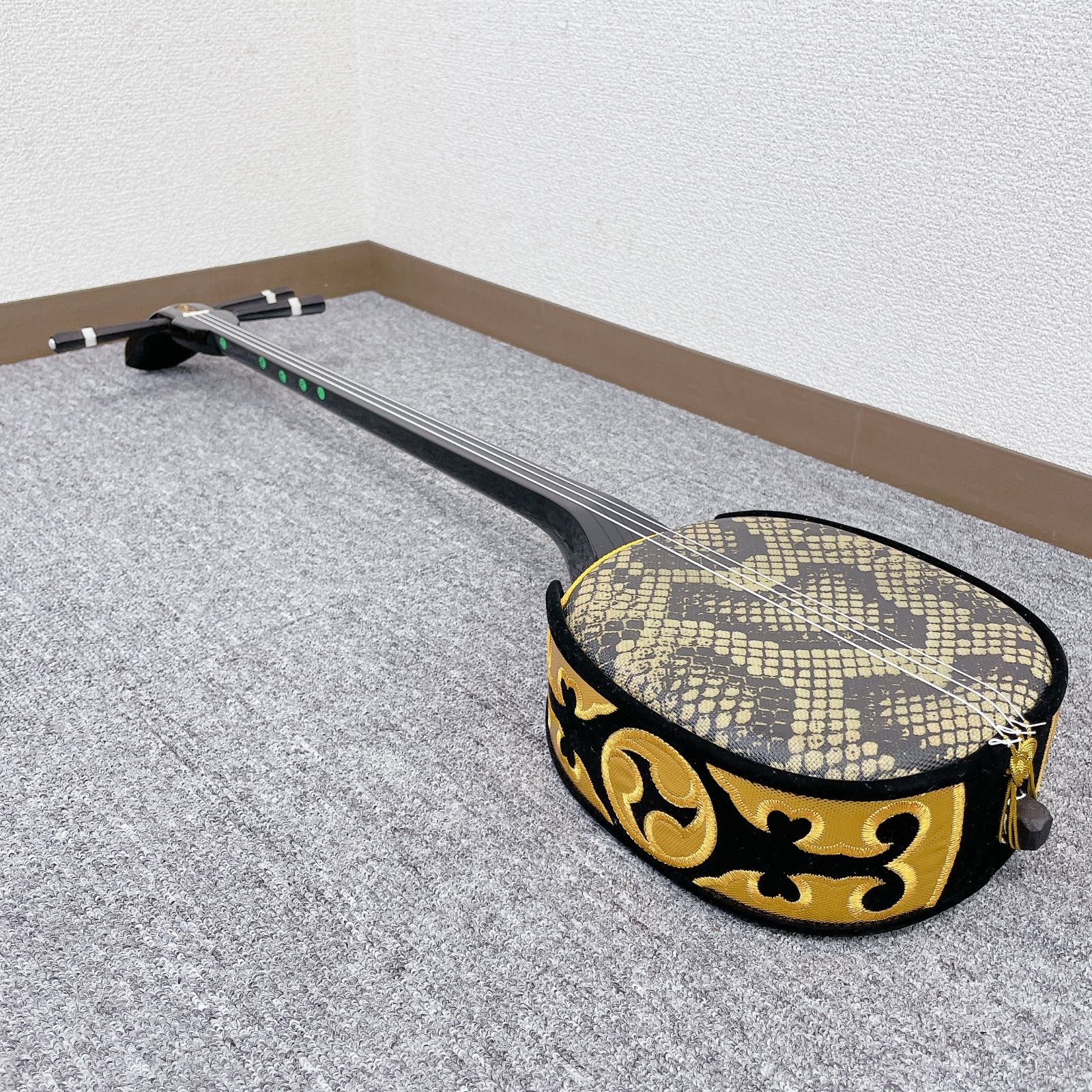 沖縄 三線 沖縄民謡 民謡楽器 ヘビ皮 三線 沖縄三線 民謡楽器 沖縄民謡 人工皮 ヘビ皮 蛇 人工蛇皮 - メルカリ