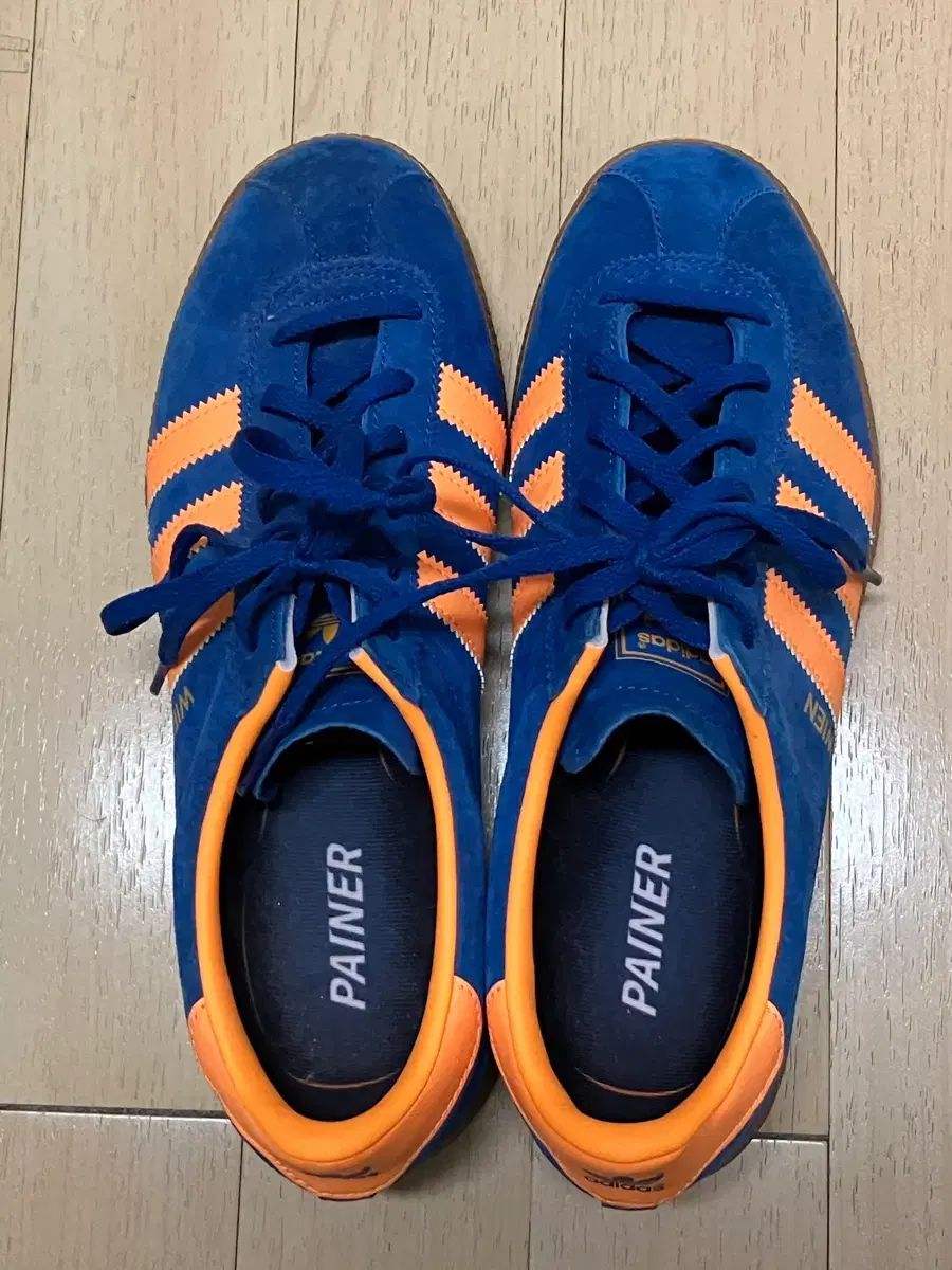 アディダス スウェード ビン スニーカー ブルー/オレンジ 250 - メルカリ