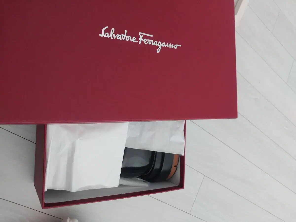 LEON THE PIG FARMER (2PC)