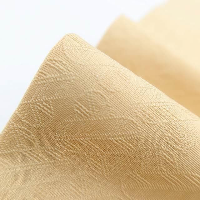 ✾まめ藤✾正絹 着物 Sサイズ ほのかな甘みに整然たる鷹羽紋 色無地 S-88