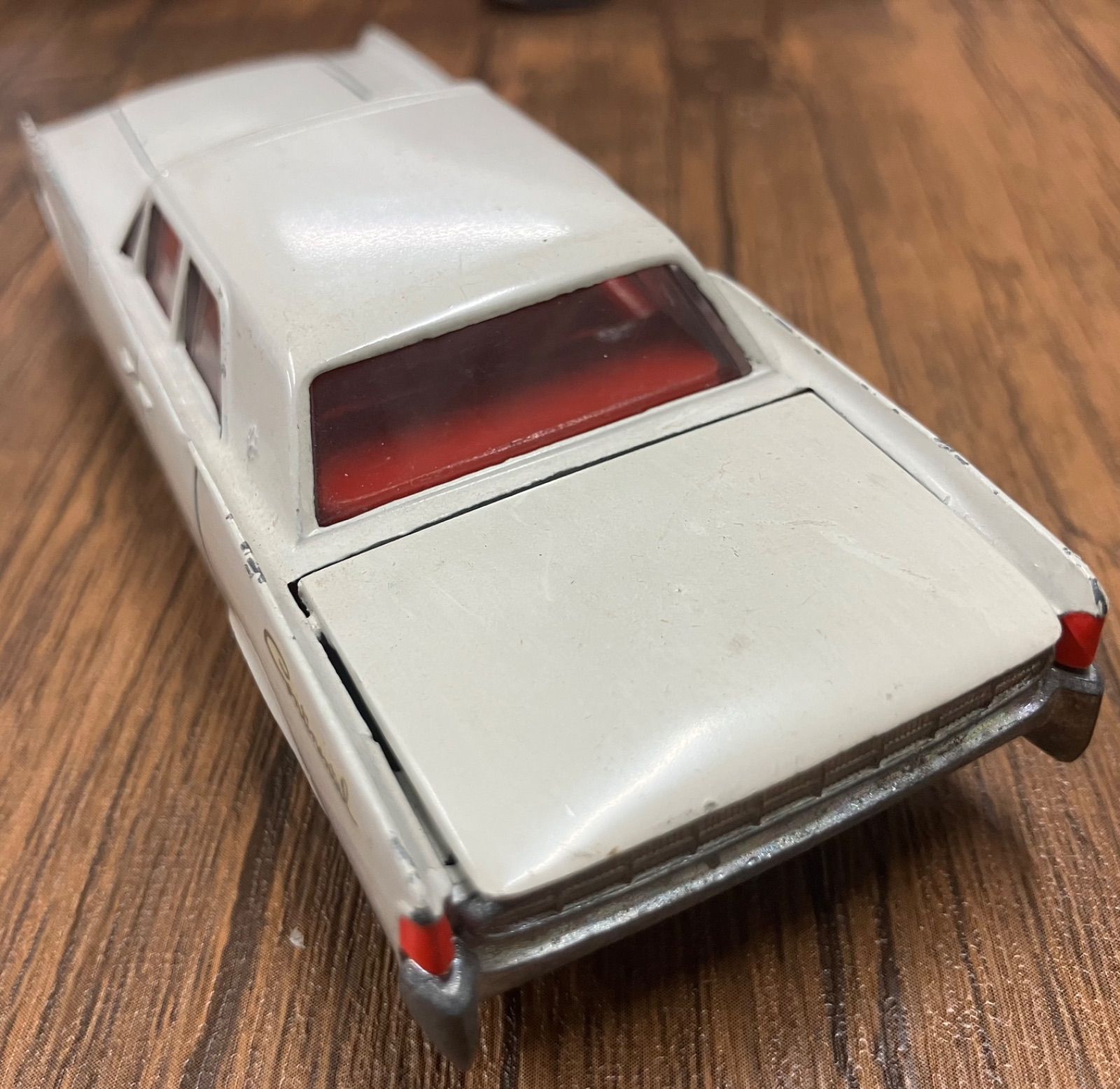 T239 Tekno フォードリンカーン コンチネンタル (白) テクノ